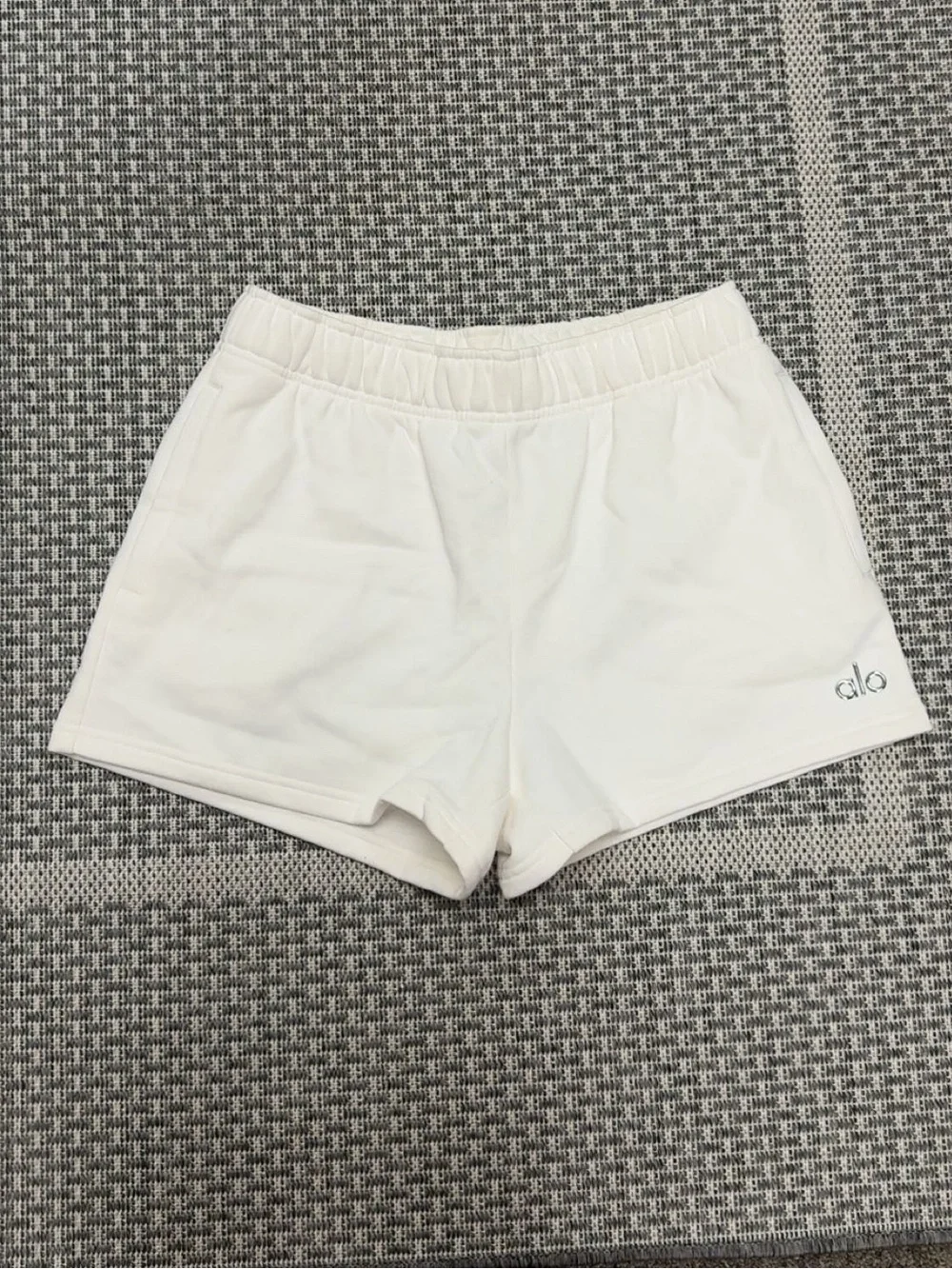 Alo Yoga Accolade Short in Ivory